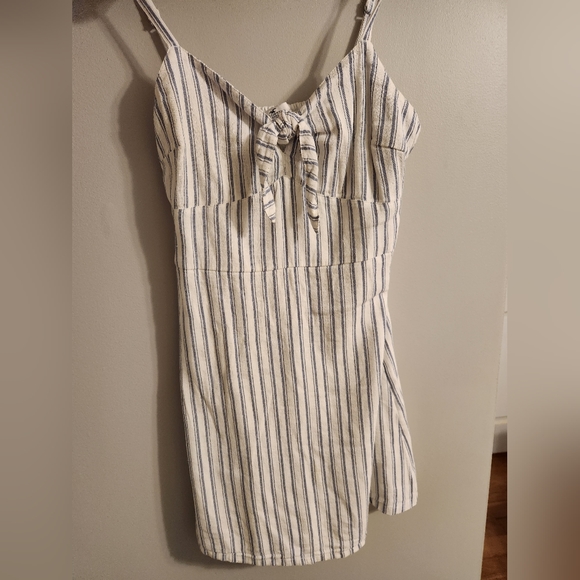 NWT Hollister striped dress white and blue size large - Picture 4 of 10